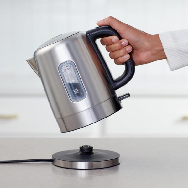 amazon basics electric stainless steel kettle for tea and coffee, bpa free, fast boiling, auto shut off, 1.1 quarts, 1500w, black and silver