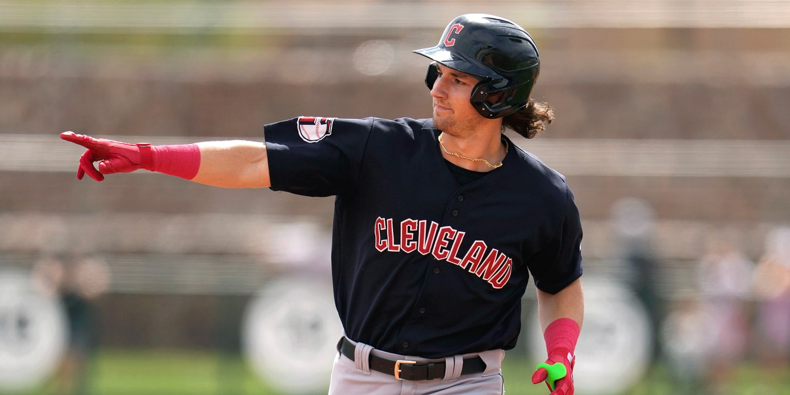Chase DeLauter joins Guardians’ taxi squad before Wild Card Series