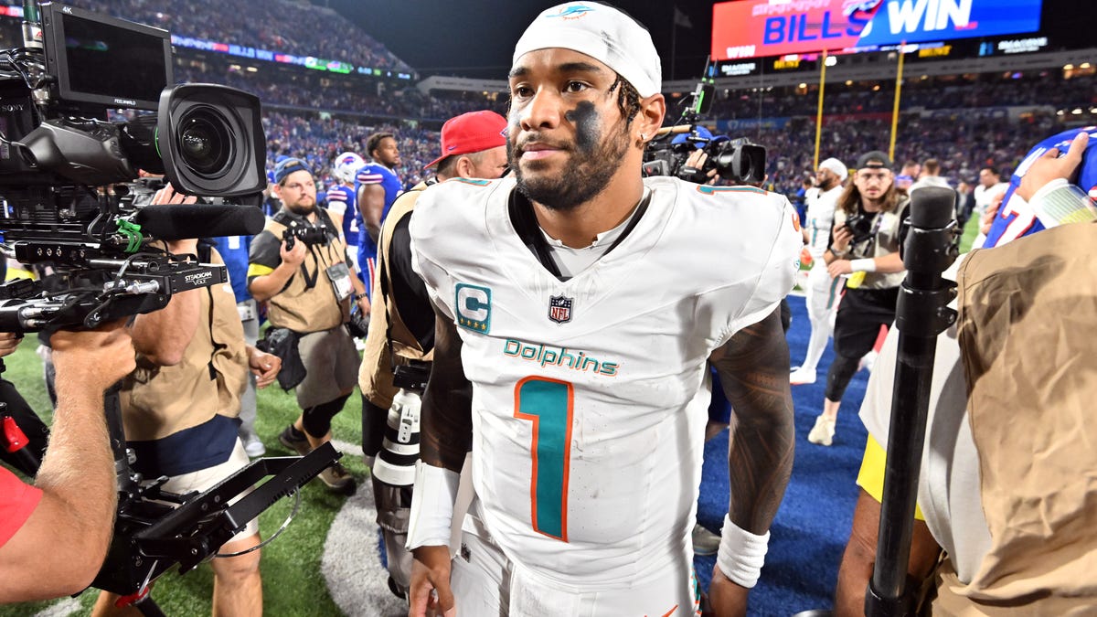 Dolphins fans sponsor another plane banner over Hard Rock Stadium
