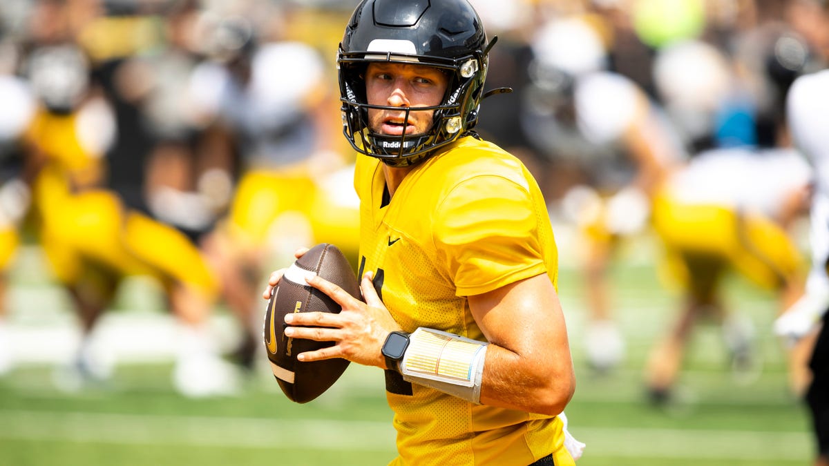 ESPN labels Iowa QB Mark Gronowski a top quarterback to watch