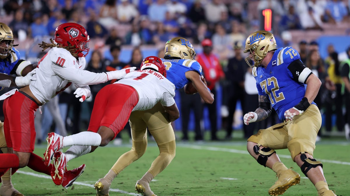 Former Tennessee quarterback in UCLA vs New Mexico