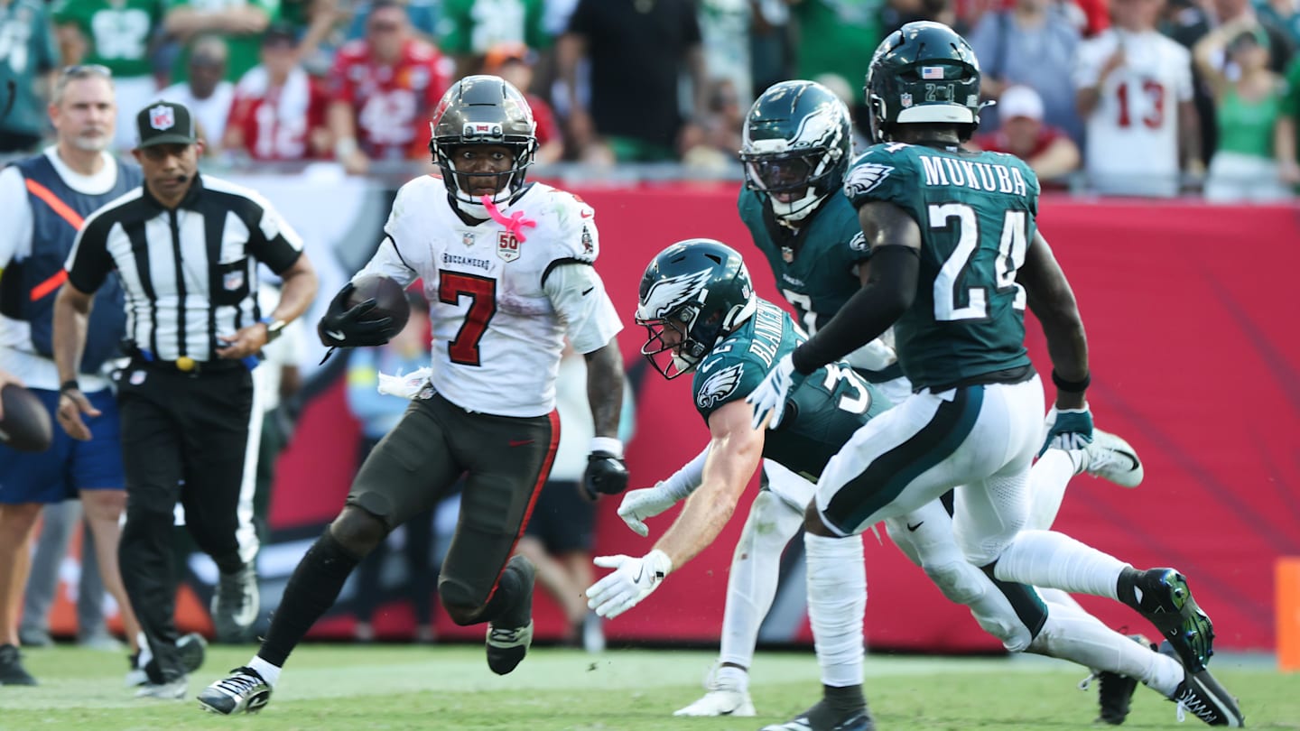 It sure seems like refs screwed the Buccaneers on Bucky Irving’s fumble
