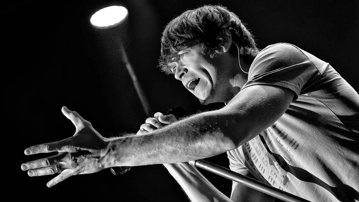 Prayers Pouring in for ’90s Rock Icon, 46, Fighting Stage 4 Cancer