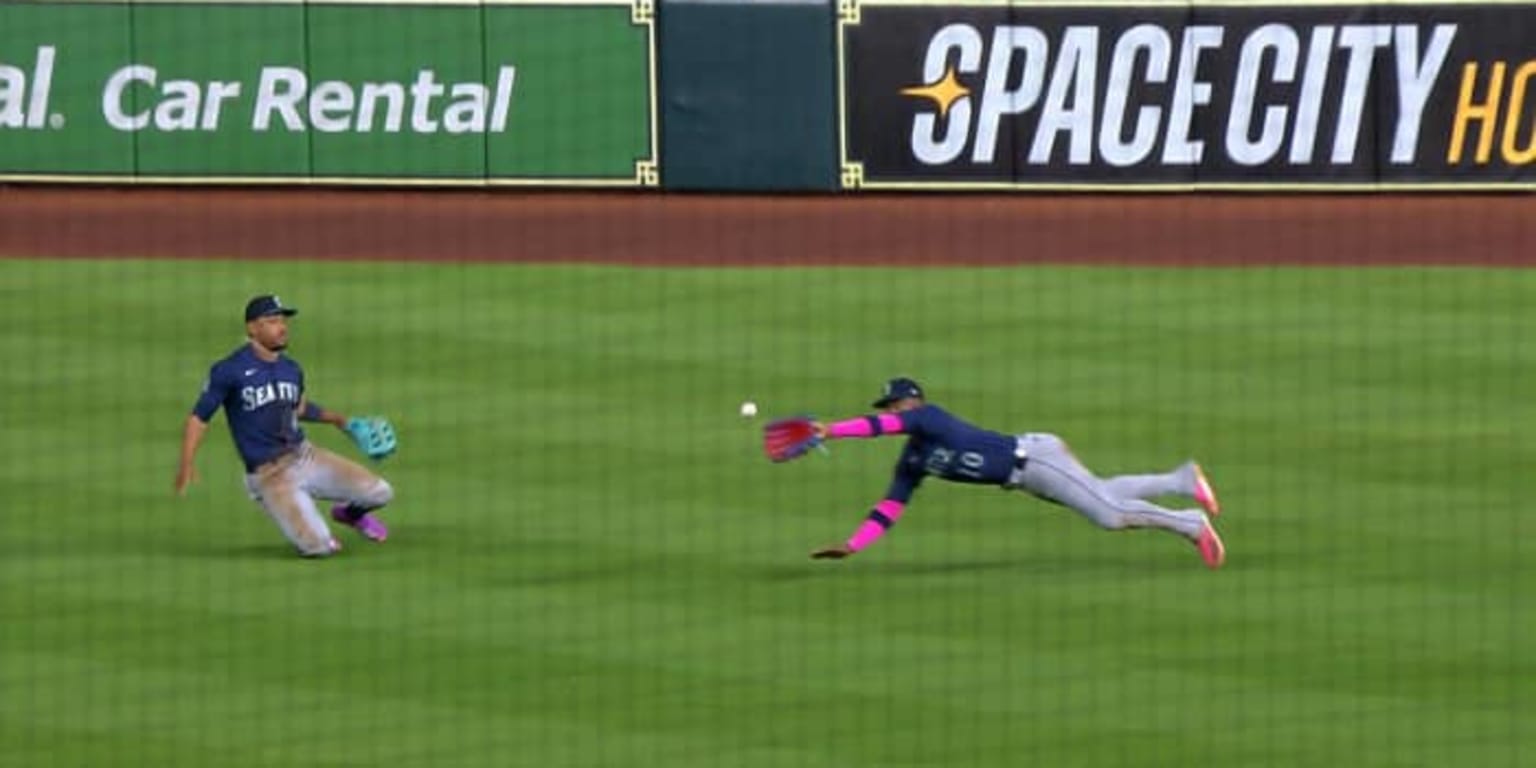 Victor Robles makes diving catch to end Mariners’ win