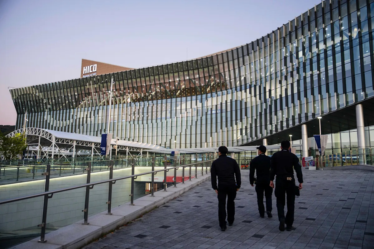 Confident Xi to meet Trump at tenuous time in U.S.-China trade war Confident Xi to meet Trump at tenuous time in U.S.-China trade war