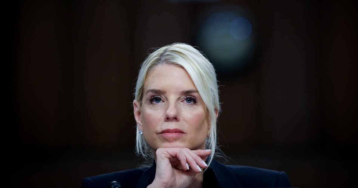 Minnesota man arrested after allegedly offering ,000 for the killing of Pam Bondi Minnesota man arrested after allegedly offering ,000 for the killing of Pam Bondi