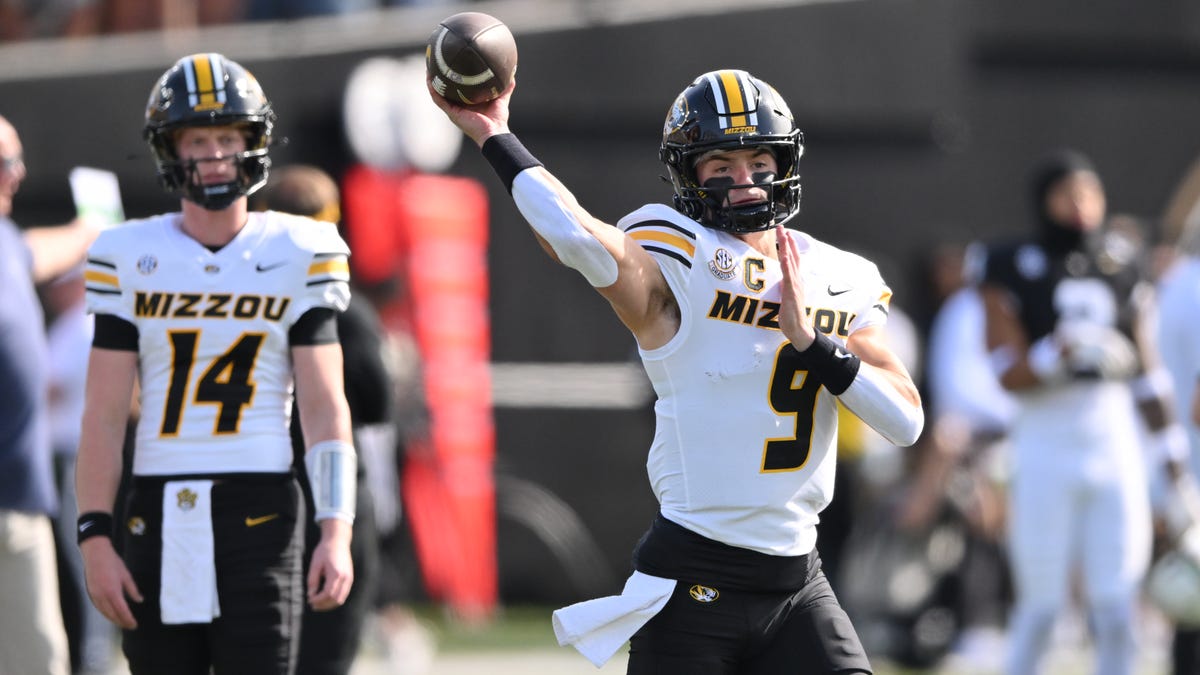 Missouri QB carted off in Vanderbilt game Missouri QB carted off in Vanderbilt game