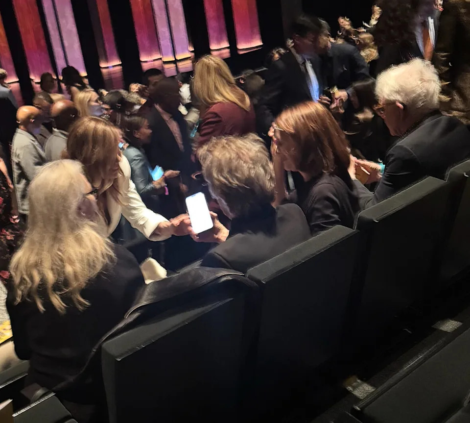  <span class="wp-caption-text">Globe</span>