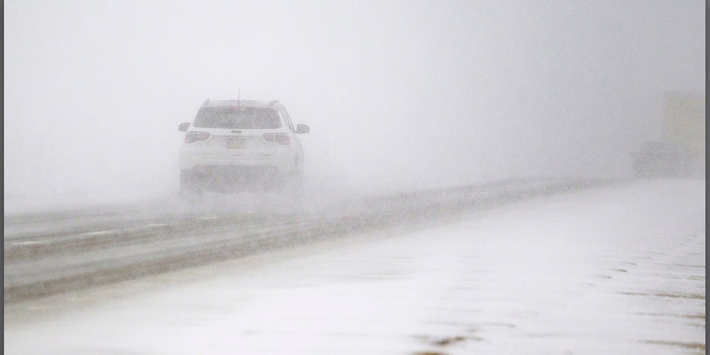 Powerful snowstorm prompts blizzard warnings in northern Midwest
