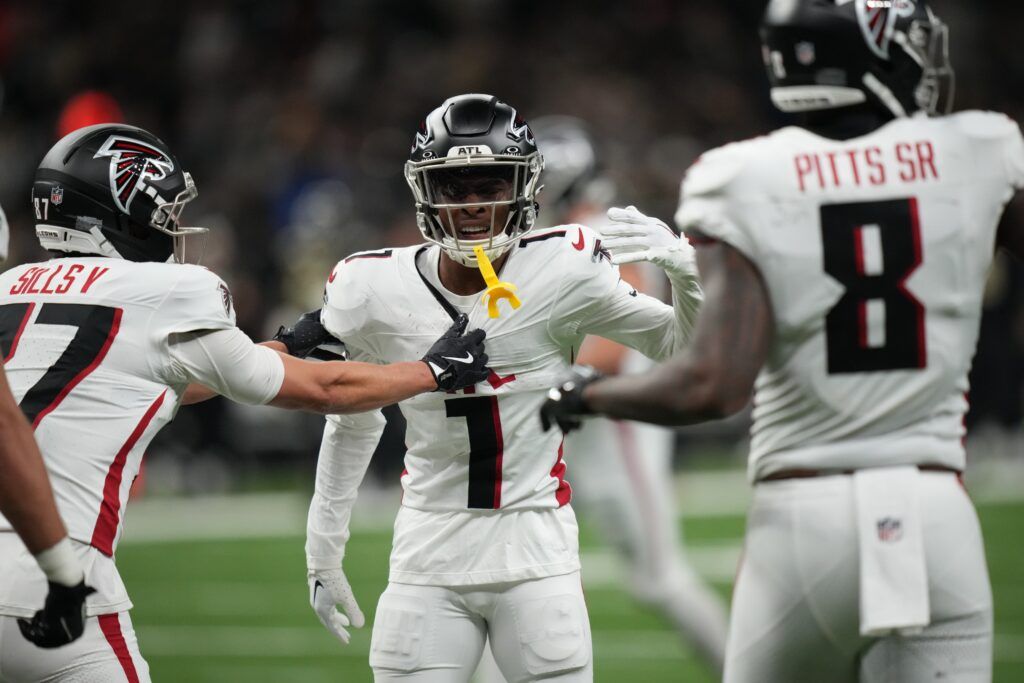 Should You Start Atlanta Falcons WR Darnell Mooney or TE Kyle Pitts in Fantasy Football Week 13?