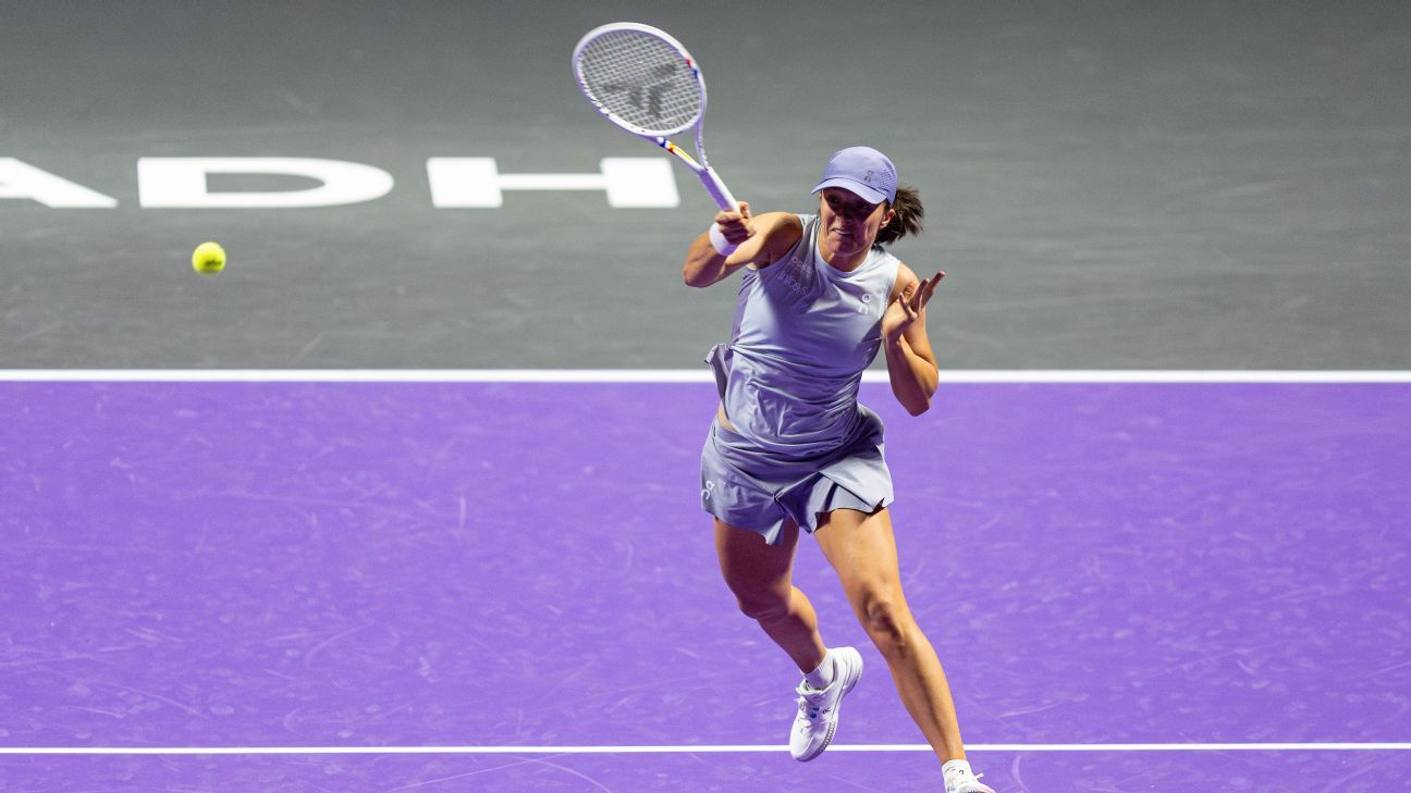 Swiatek beats Keys in straight sets in WTA Finals opener