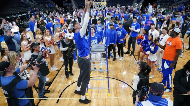 Why Florida’s 7-foot-9 Olivier Rioux isn’t playing for defending champion Gators