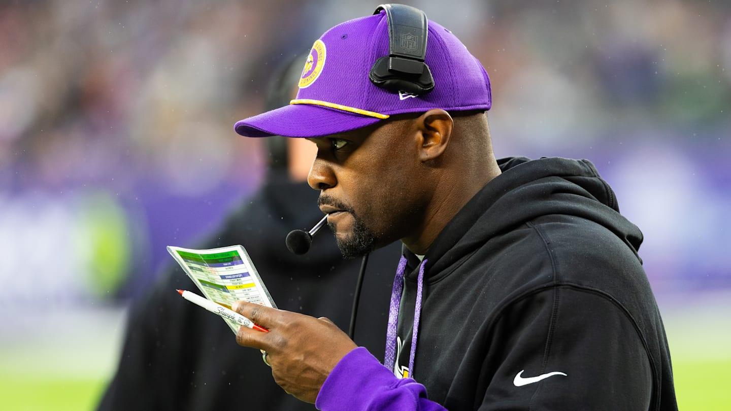 Despite success, Brian Flores seems likely to stick around as Vikings’ DC