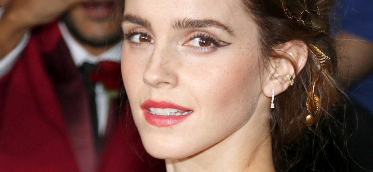 Emma Watson In Mexico Bikini Catches Paparazzi Taking Photos