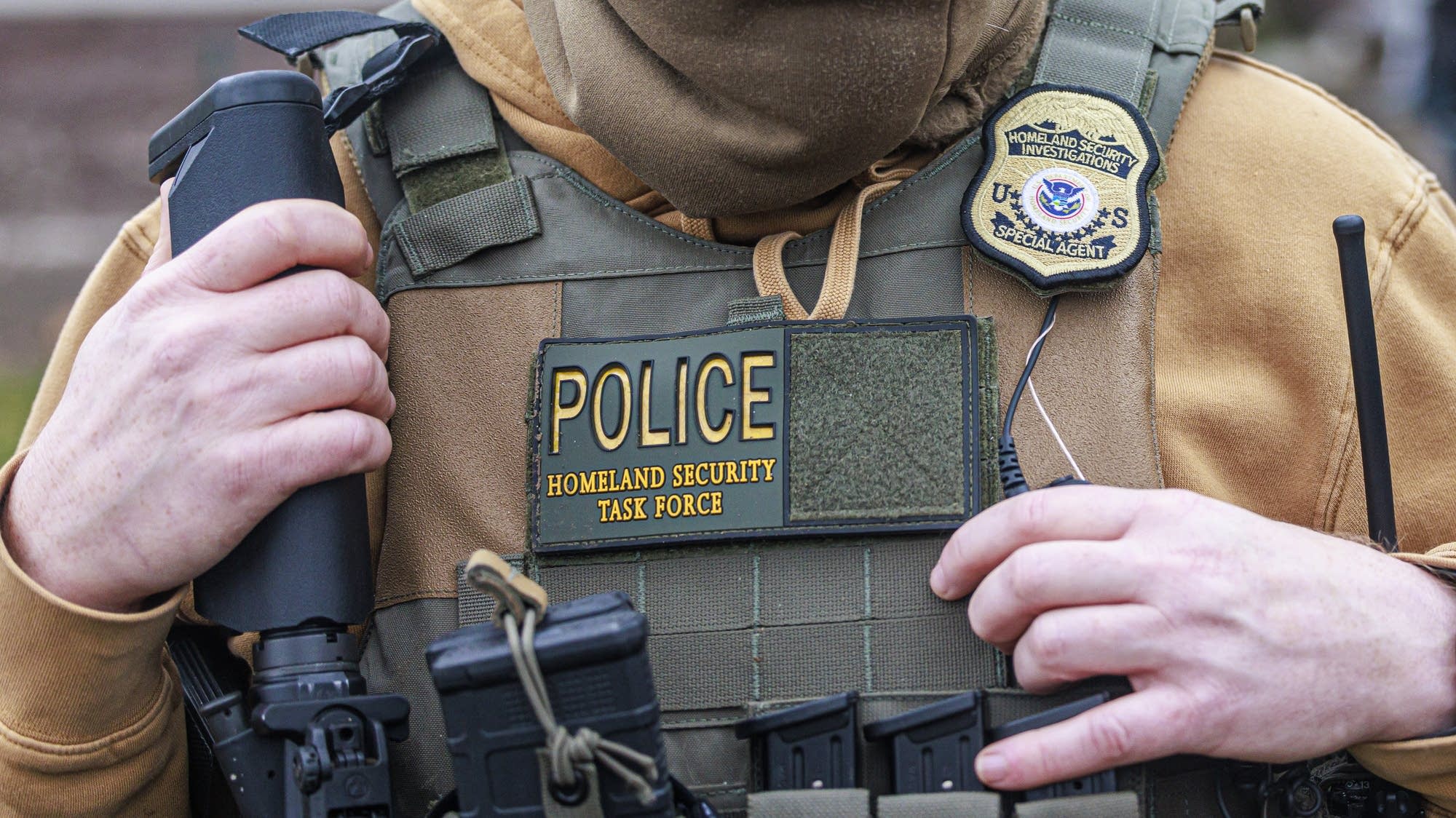 FBI: Man, woman drive to police station with Homeland Security agent trapped in vehicle