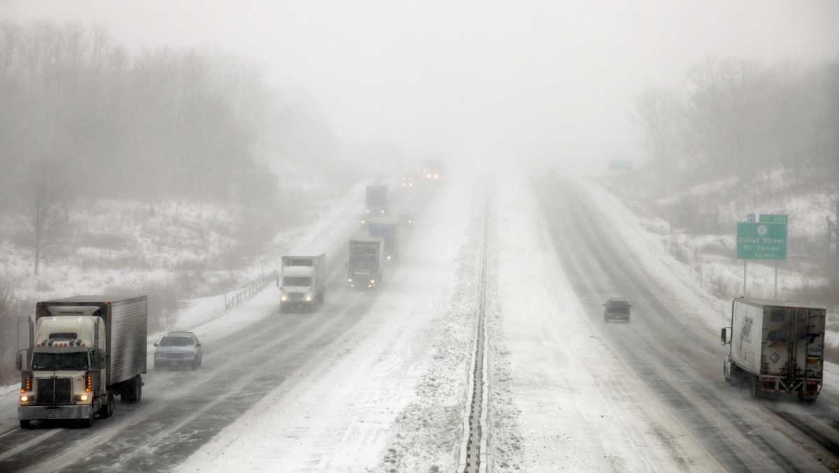 ‘Ground blizzard’ overnight may lead to closure of Interstate 35