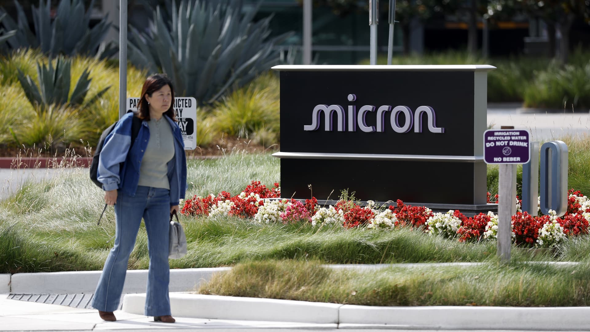Micron stops selling memory to consumers, demand spikes from AI chips