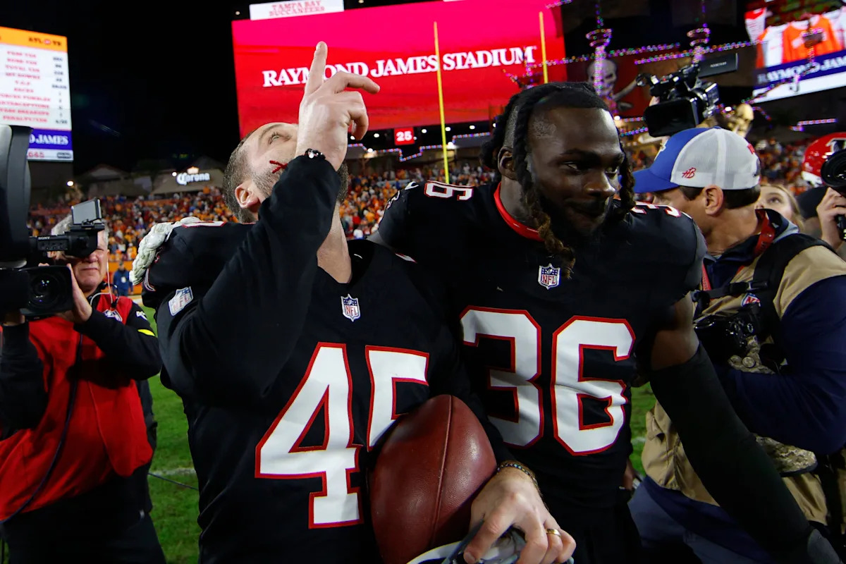 What is the Panthers’ updated playoff probability after Buccaneers’ loss to Falcons?