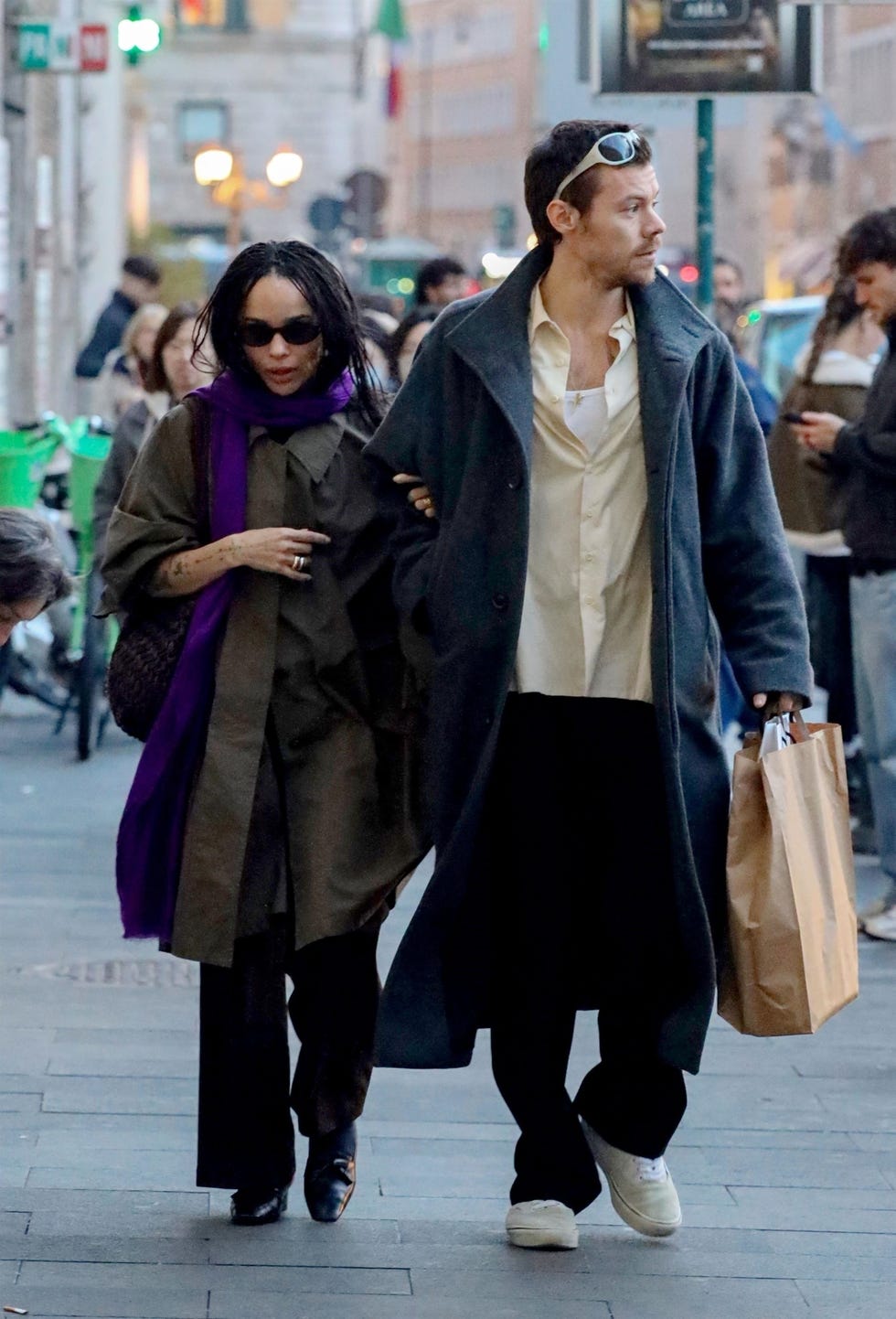 *premium exclusive* rome, italy **web embargo until 7pm est on december 19, 2025** walking arm in arm through the cobbled streets of rome on thursday, former one direction star harry styles was spotted with his partner zoe kravitz in the eternal city. it would seem on the run up to xmas, the pair are on the lookout to treat themselves with some expensive gifts by popping into a jewellery store, with some christmas gifts. with their blossoming new romance in full swing, the pair show off their love walking through the picturesque city on their italian getaway. pictured: harry styles ; zoe kravitz backgrid usa 19 december 2025 byline must read: cobra team / backgrid usa: +1 310 798 9111 / usasales@backgrid.com uk: +44 208 344 2007 / uksales@backgrid.com *uk clients pictures containing children please pixelate face prior to publication*