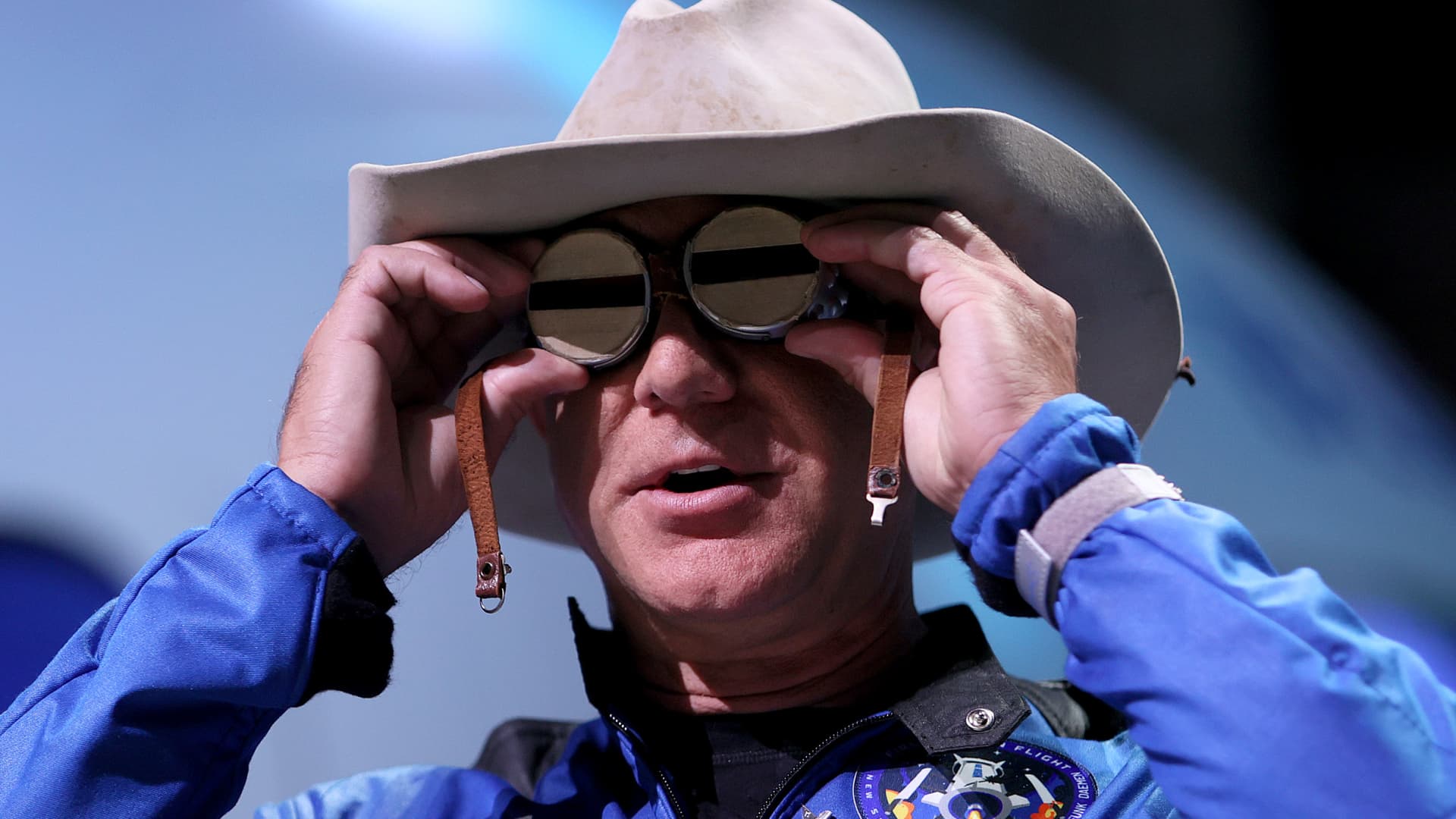 Bezos’ Blue Origin debuts satellite service to rival SpaceX, Amazon