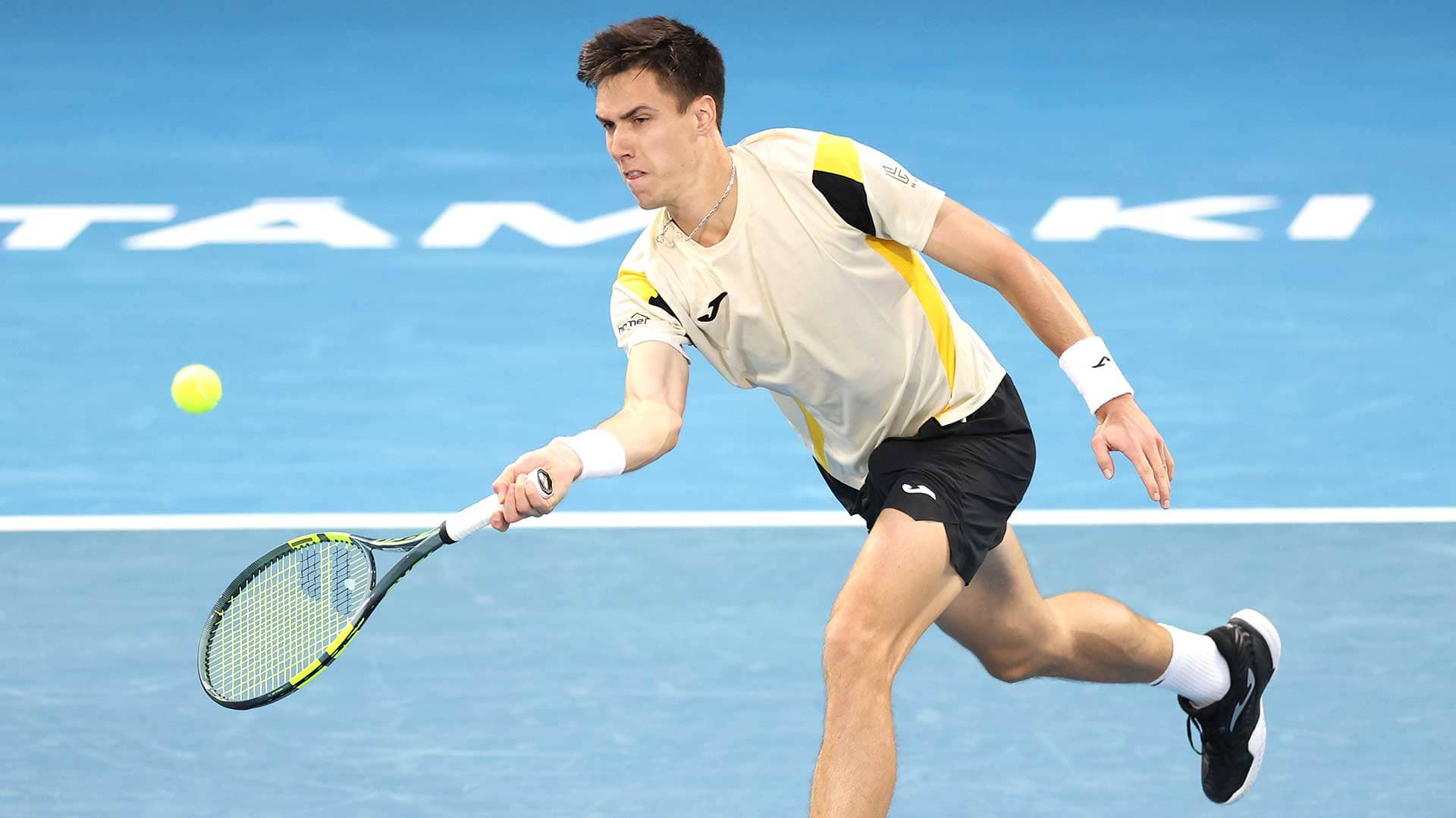 Fabian Marozsan upsets Casper Ruud, Giovanni Mpetshi Perricard saves MP in Auckland | ATP Tour