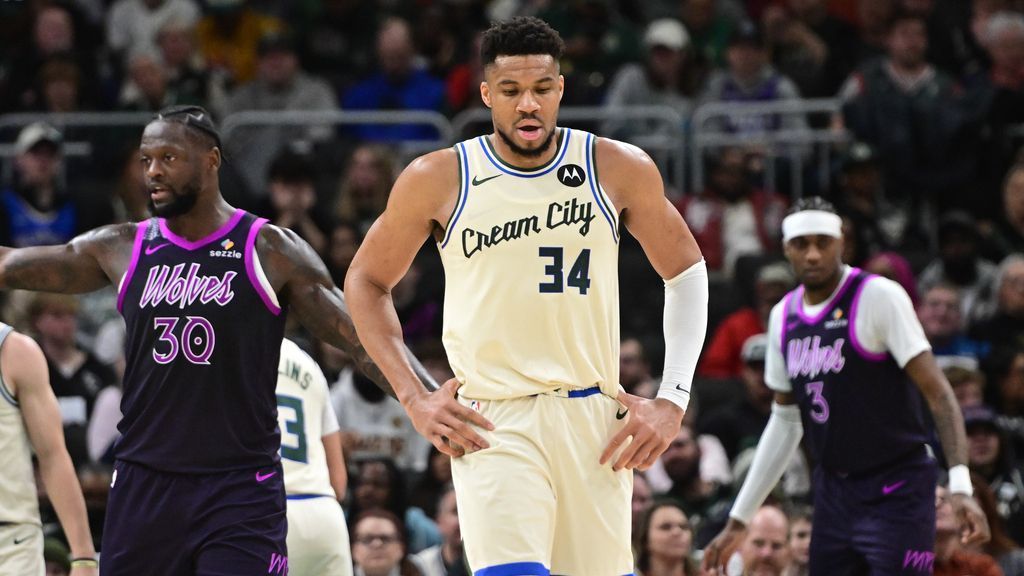 Giannis Antetokounmpo boos fans back as Bucks drubbed at home