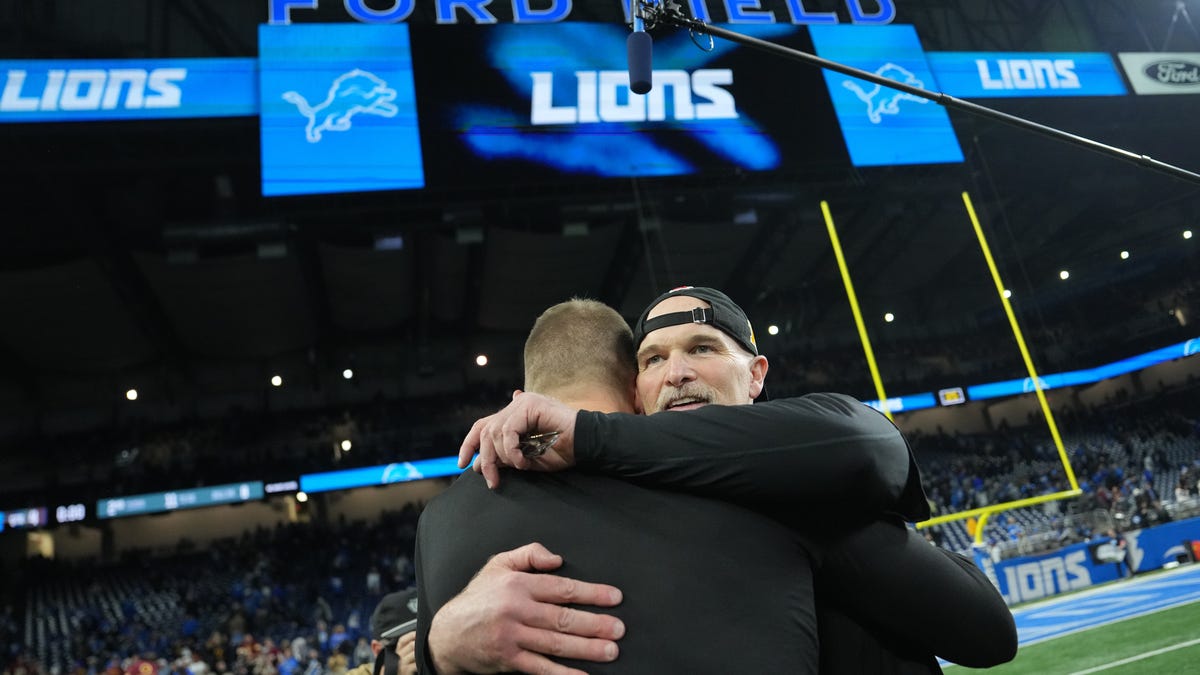 Quinn, Peters refuse to praise Kliff Kingsbury