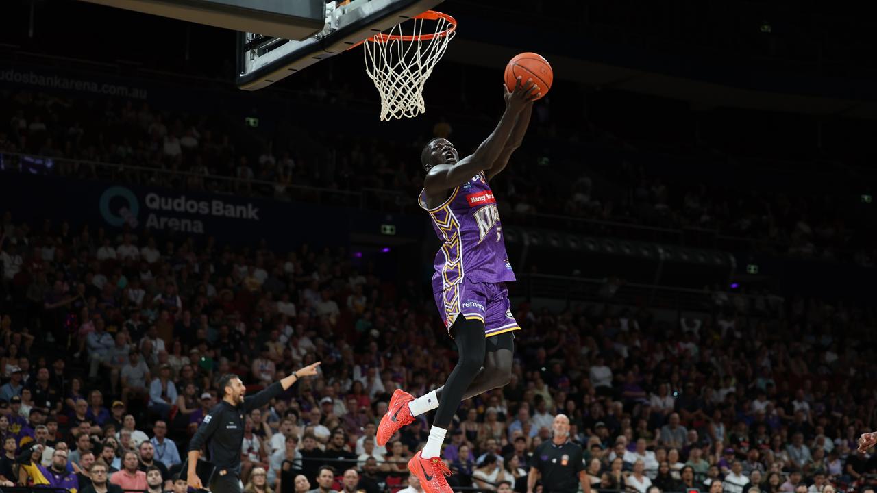Sydney Kings dominate Illawarra Hawks for the third time this season