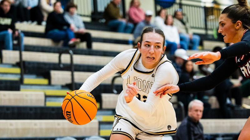 Women’s Basketball Use Big Fourth Quarter to Defeat SIUE 82-69