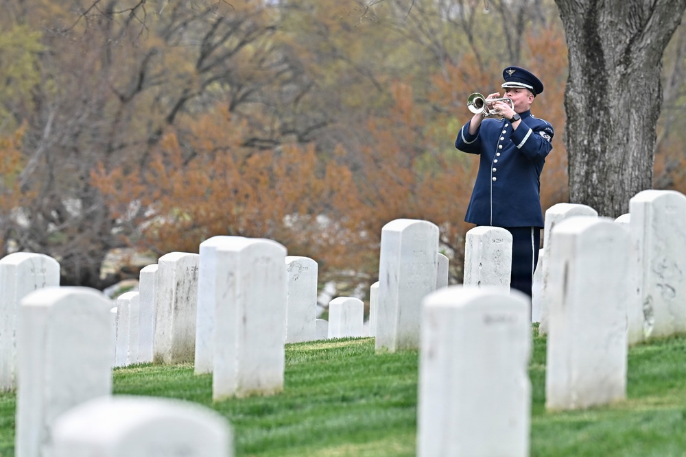 DVIDS – Images – CSAF Wilsbach attends Brig. Gen. Anderson interment [Image 12 of 19]