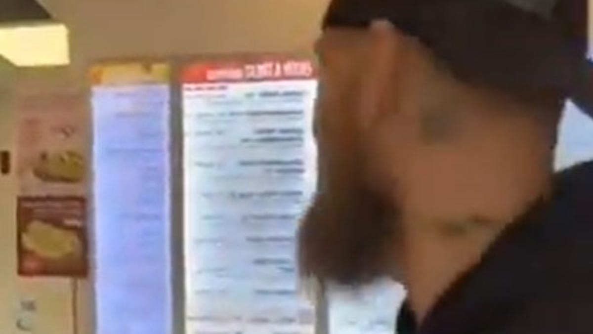 2 ‘no longer’ at Smoothie King after refusing service to man in Trump shirt