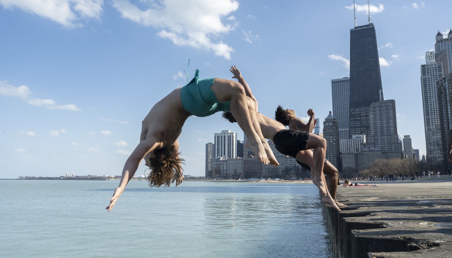 Chicago sees record-breaking heat ahead of cold front Tuesday