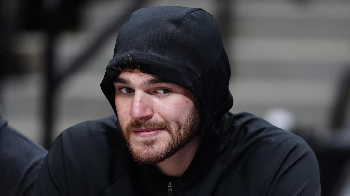 Deandre Ayton buyout looks even better as Donovan Clingan reaches new heights