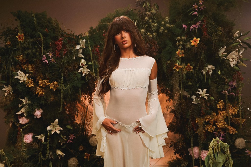 Ella Langley’s ‘Choosin’ Texas’ No. 1 on Hot 100 for Fourth Week