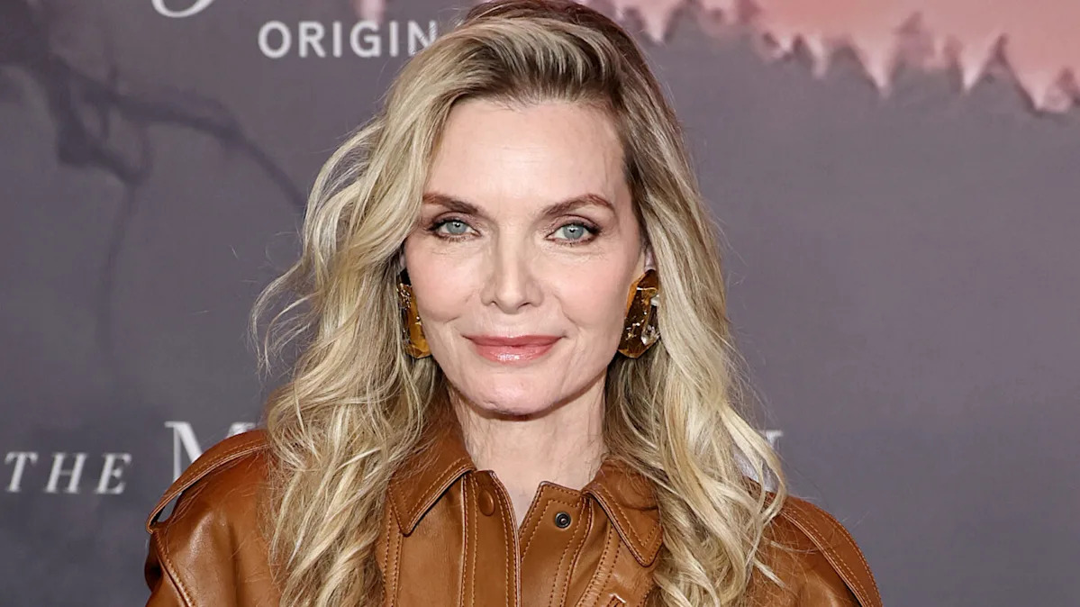 Michelle Pfeiffer & Husband David E. Kelley Make Rare Red Carpet Appearance
