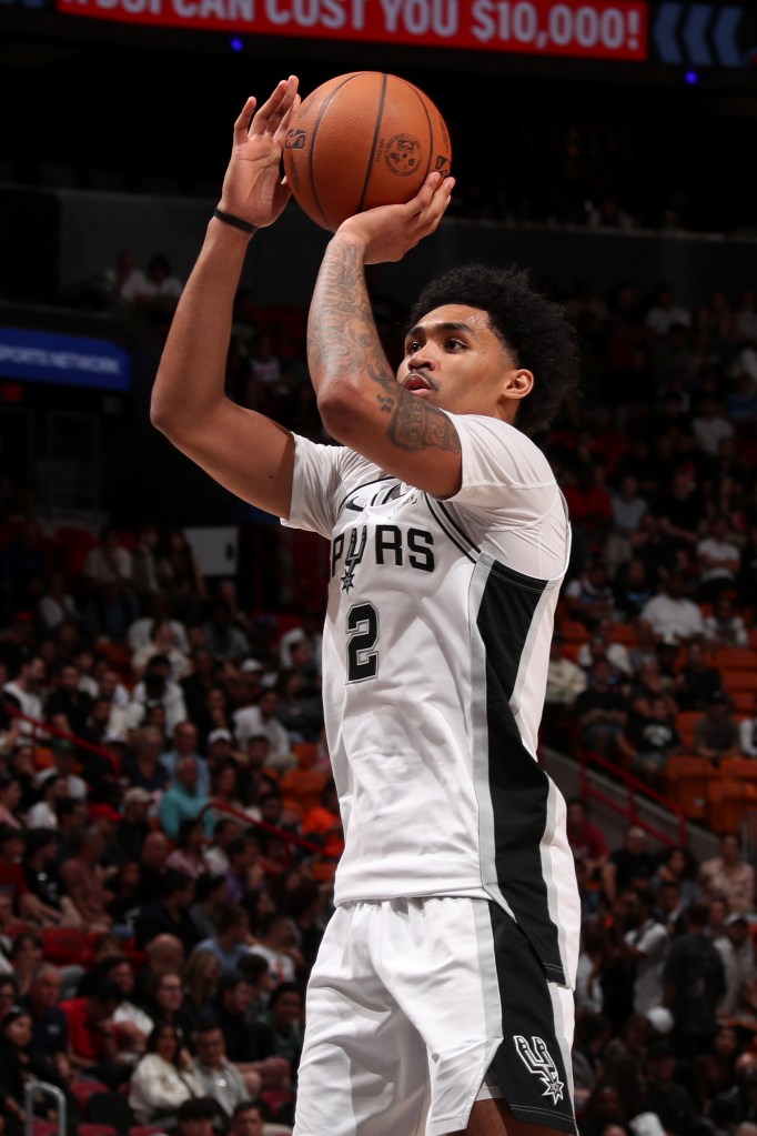 Dylan Harper shoots the ball