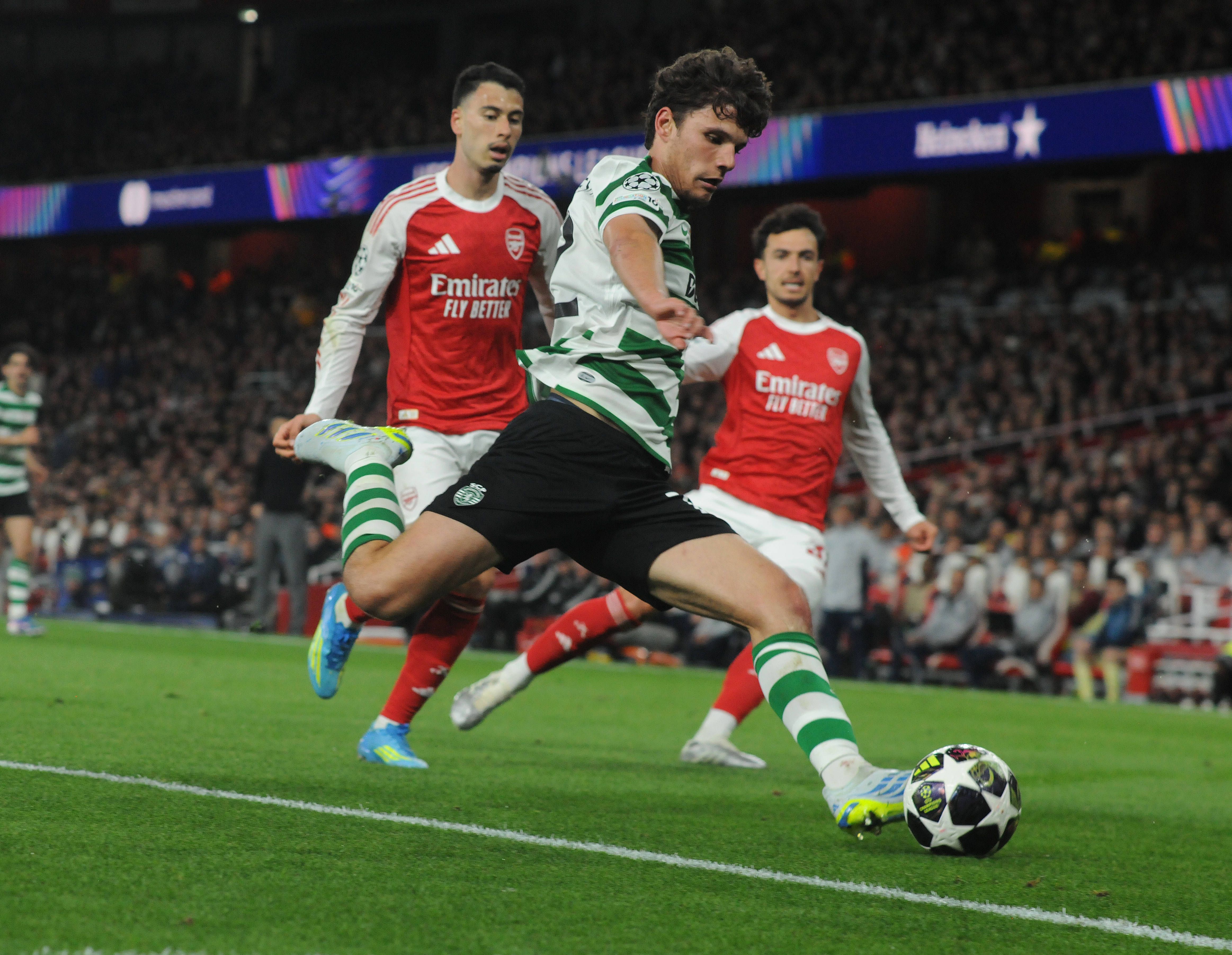 Eduardo Quaresma foi titular no Emirates com o Arsenal