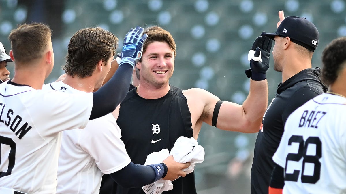 Detroit Tigers swept Kansas City Royals with 10-9 walk-off victory