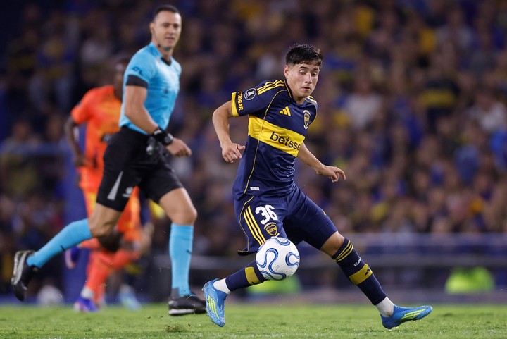 Tomás Aranda va por su primer Súper con Boca (EFE).