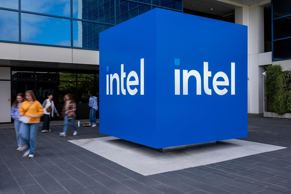 Intel’s 0 Billion Rally Slams Into a Potential Earnings Wall