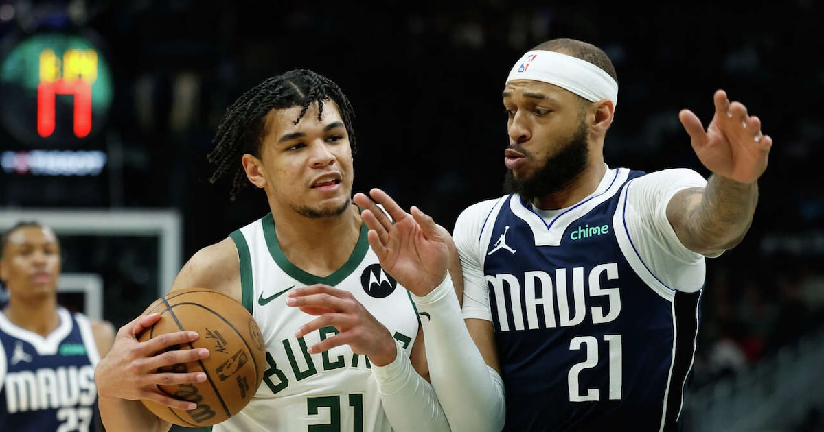 Mavericks’ Daniel Gafford ruled out for remainder of Bucks matchup with shoulder injury