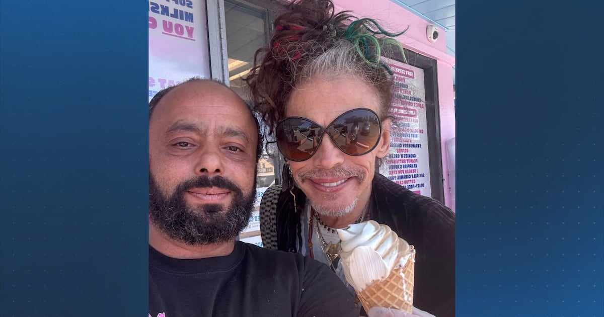 Aerosmith frontman Steven Tyler spotted at popular South Shore ice cream shop – Boston 25 News
