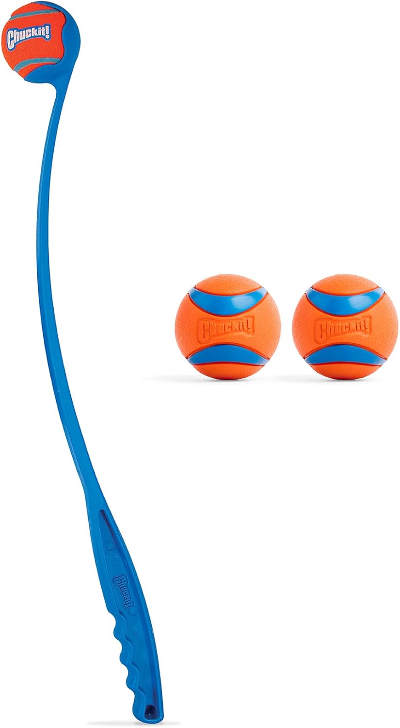 Chuckit! Ultra Dog Ball & Launcher Bundle Classic 26M 26″ Length with 2 Pack Medium (2.5″) Bouncy Fetch Balls for Dogs 20-60 lbs, Dog Fetch Ball Thrower